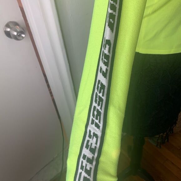 NWT H&M Neon Green top - Picture 2 of 4